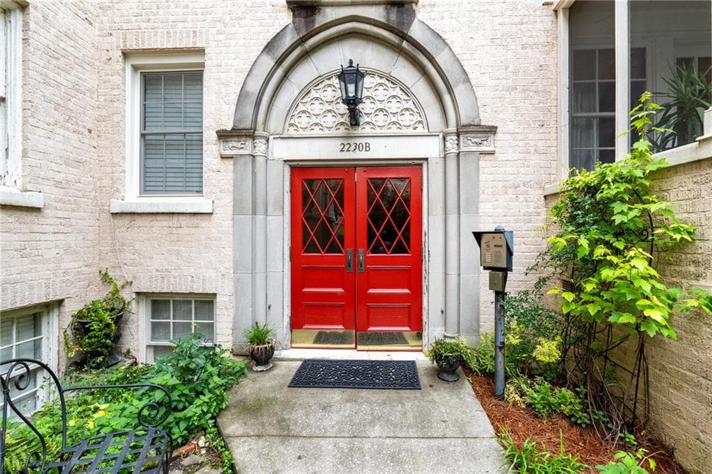 2 bedroom, 1 bathroom, 1,064 sq ft condominium sold at 2230 Peachtree Road B4, Atlanta, GA 30309