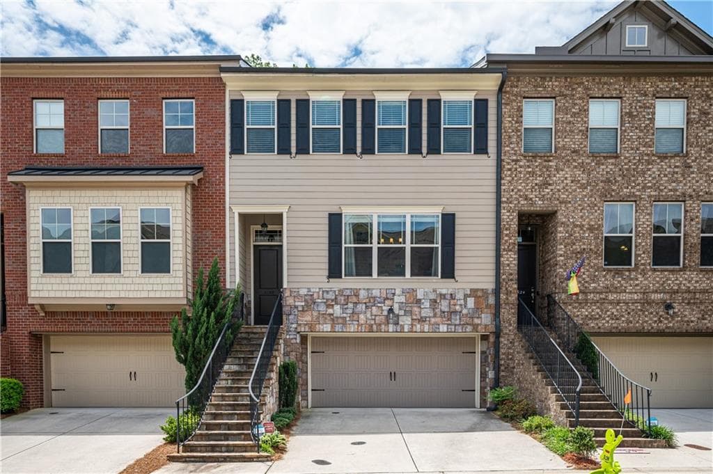 4 bedroom, 4 bathroom, 2,774 sq ft townhouse sold at 2130 W Village Lane, Smyrna, GA 30080