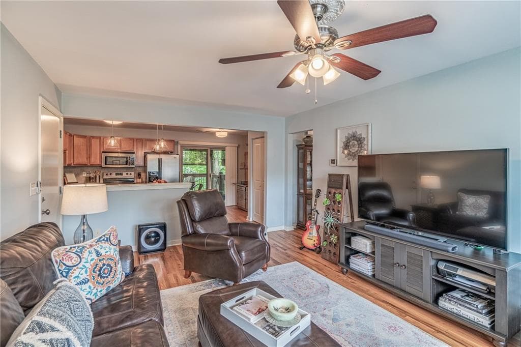 2 bedroom, 1 bathroom, 960 sq ft condominium sold at 449 Clairemont Avenue A4, Decatur, GA 30030