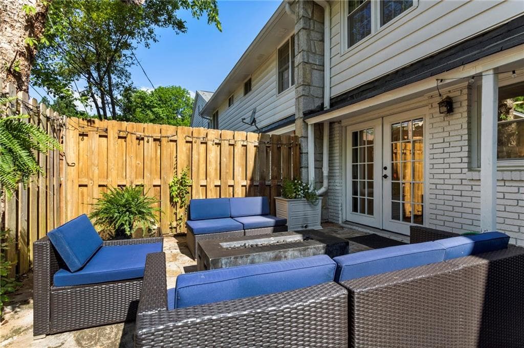 2 bedroom, 2 bathroom, 1,108 sq ft townhouse sold at 136 Peachtree Memorial Drive 14-7, Atlanta, GA 30309