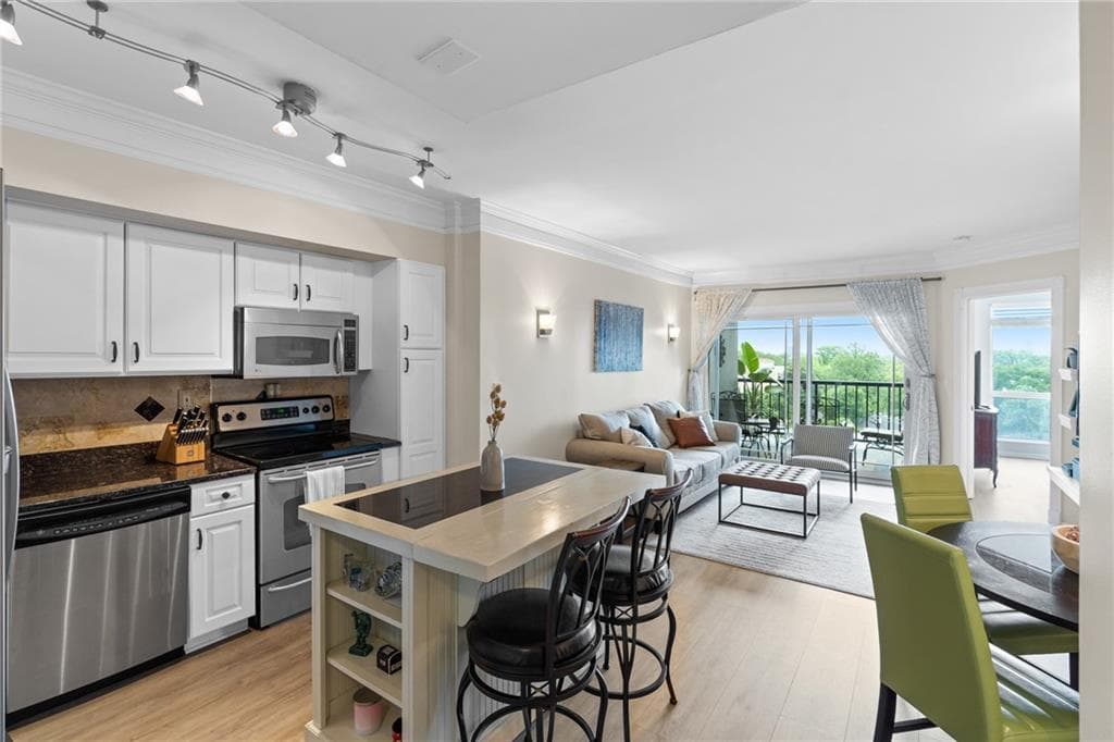 1 bedroom, 1 bathroom, 860 sq ft condominium sold at 275 13th Street 1109, Atlanta, GA 30309