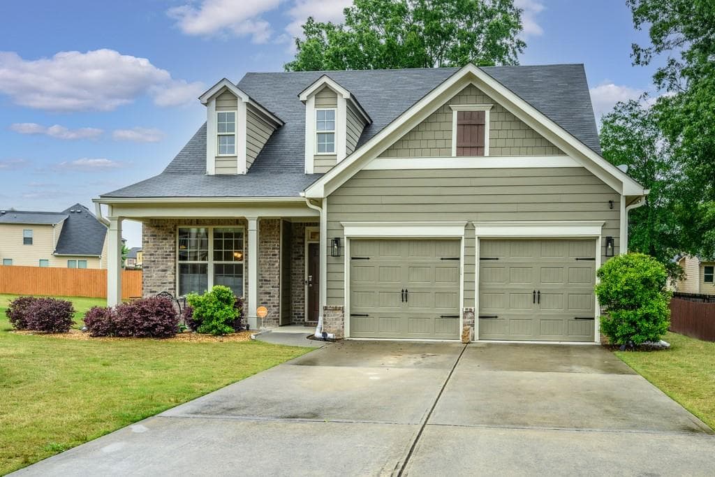 3 bedroom, 3 bathroom, 2,500 sq ft single family residence sold at 1207 Silvercrest Court, Powder Springs, GA 30127