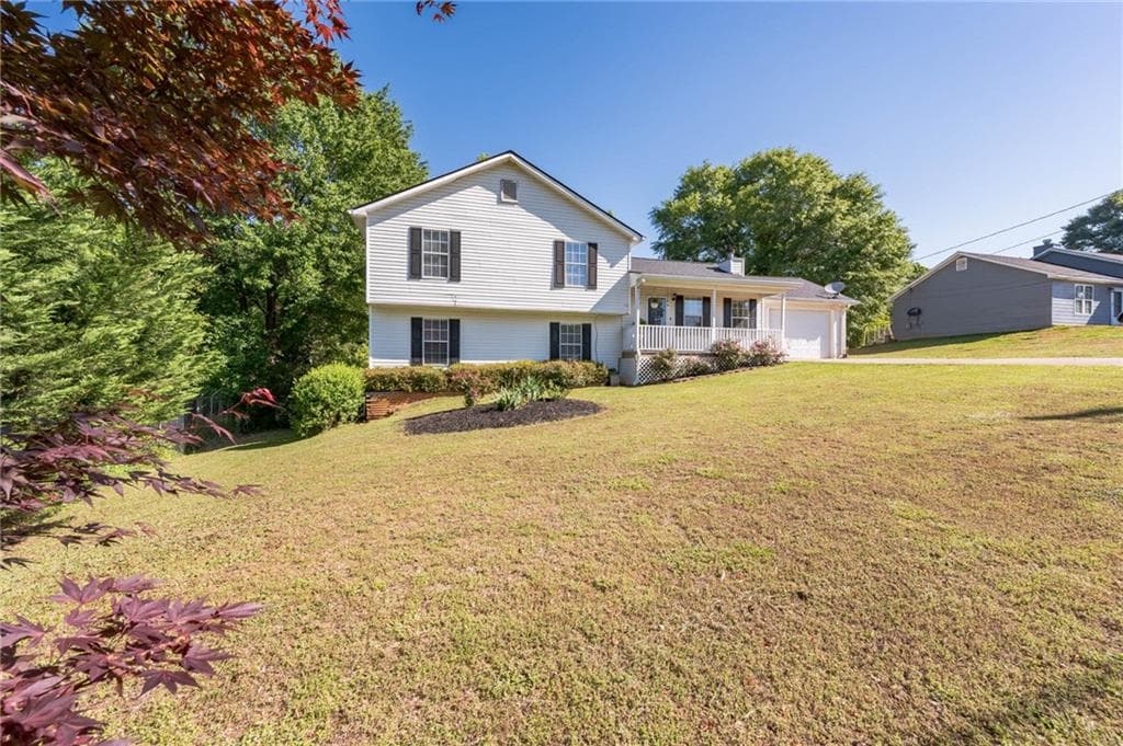 4 bedroom, 3 bathroom, 1,936 sq ft single family residence sold at 4400 Leafview Drive, Gillsville, GA 30543