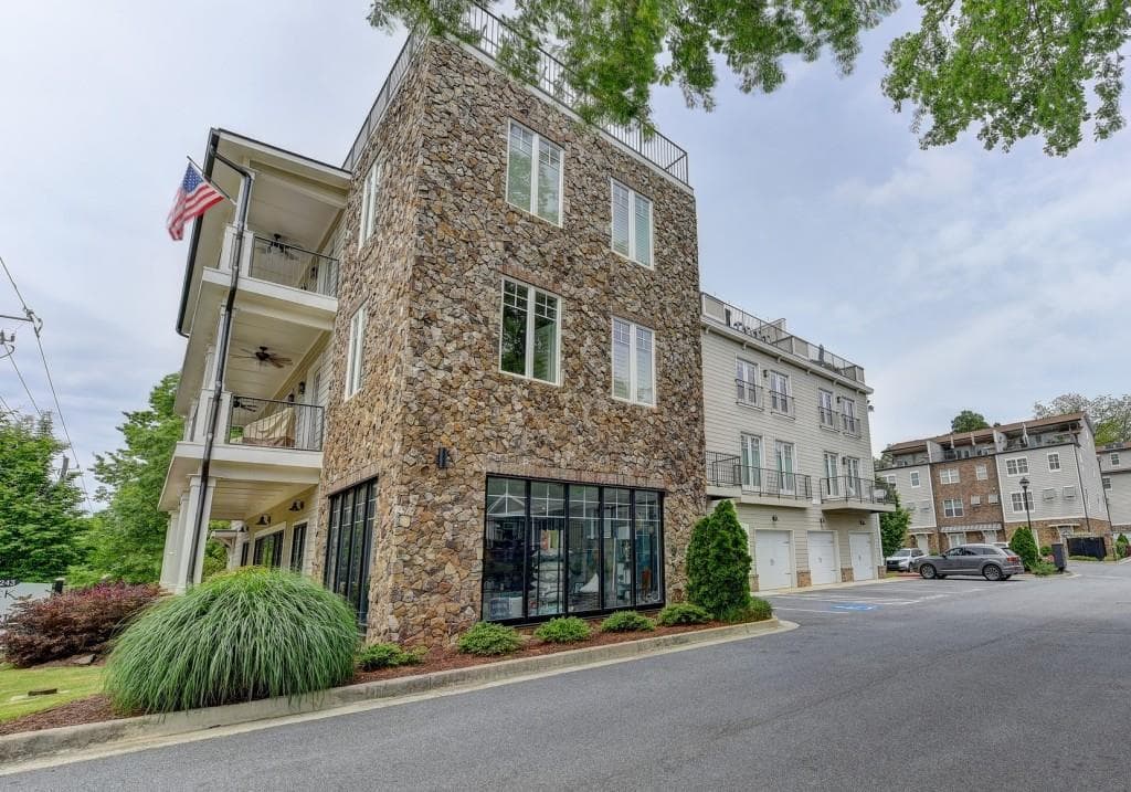 2 bedroom, 2 bathroom, 1,600 sq ft condominium sold at 307 Canton Way, Roswell, GA 30075