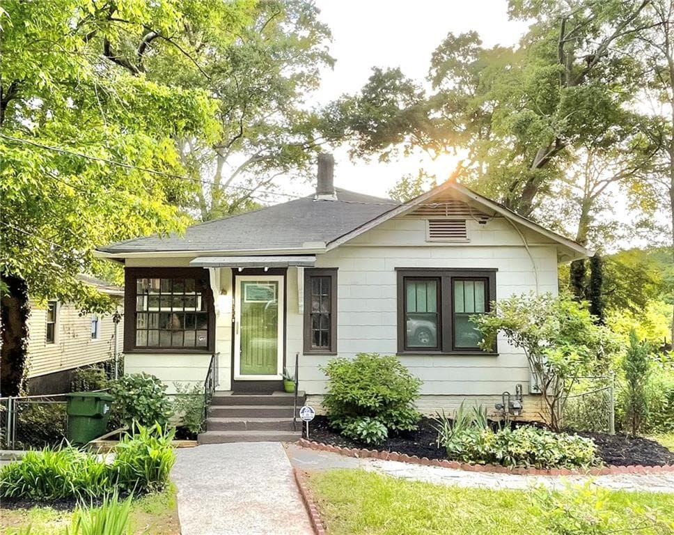 2 bedroom, 1 bathroom, 1,102 sq ft single family residence sold at 135 Dearborn Street, Atlanta, GA 30317