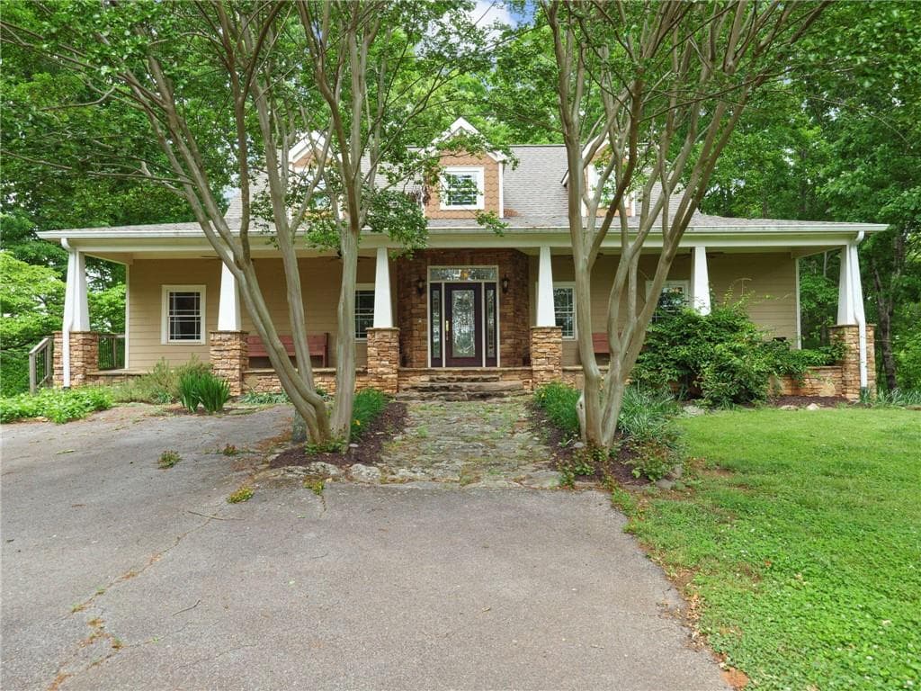 4 bedroom, 4 bathroom, 4,384 sq ft single family residence sold at 5828 Canterbury Way, Clermont, GA 30527