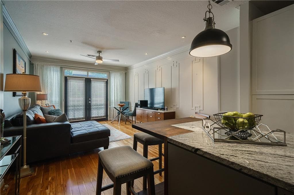 1 bedroom, 1 bathroom, 750 sq ft condominium sold at 400 17th street 2135, Atlanta, GA 30363