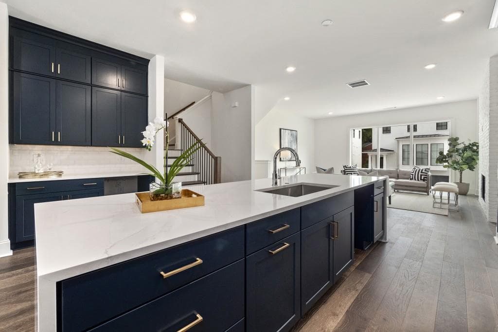 3 bedroom, 4 bathroom, 2,495 sq ft townhouse sold at 3667 Peachtree Road 16, Atlanta, GA 30319