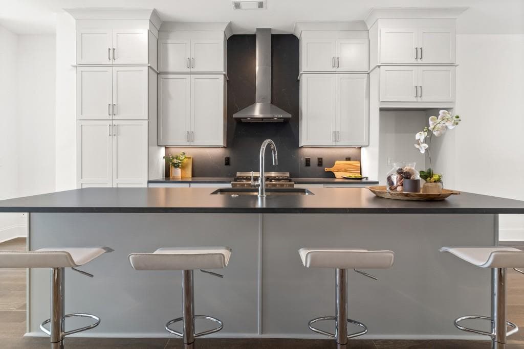3 bedroom, 4 bathroom, 2,495 sq ft townhouse sold at 3667 Peachtree Road 17, Atlanta, GA 30319