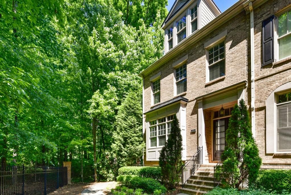 3 bedroom, 4 bathroom, 2,926 sq ft townhouse sold at 651 Lockton Place, Sandy Springs, GA 30342