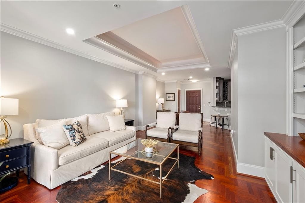 1 bedroom, 1 bathroom, 998 sq ft condominium sold at 3334 Peachtree Road 1202, Atlanta, GA 30326