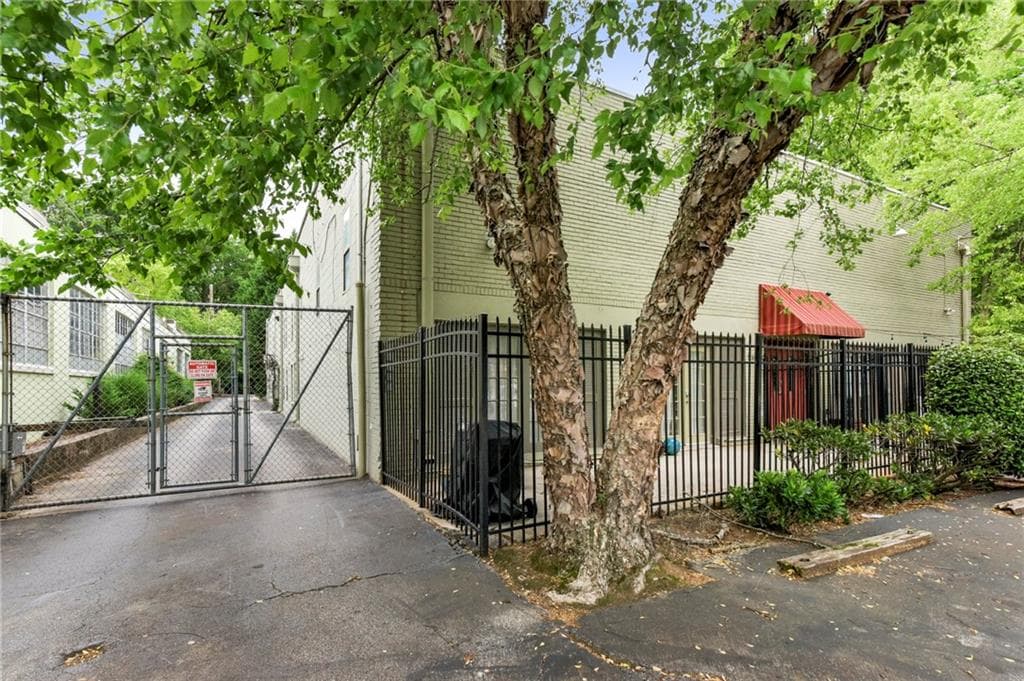 2 bedroom, 2 bathroom, 1,735 sq ft condominium sold at 1570 Dekalb Avenue D, Atlanta, GA 30307