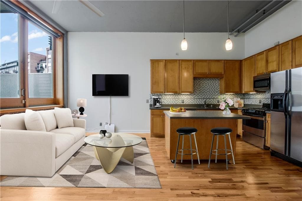 2 bedroom, 2 bathroom, 1,116 sq ft condominium sold at 660 Glen Iris Drive 205, Atlanta, GA 30308