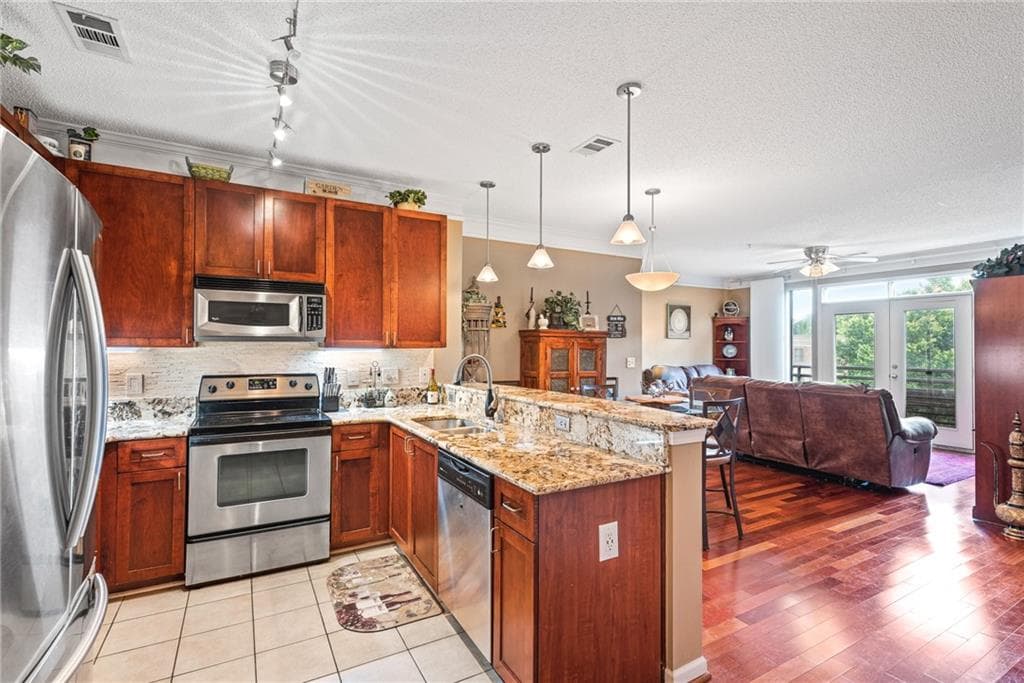 3 bedroom, 2 bathroom, 1,450 sq ft condominium sold at 401 16th Street 1383, Atlanta, GA 30363