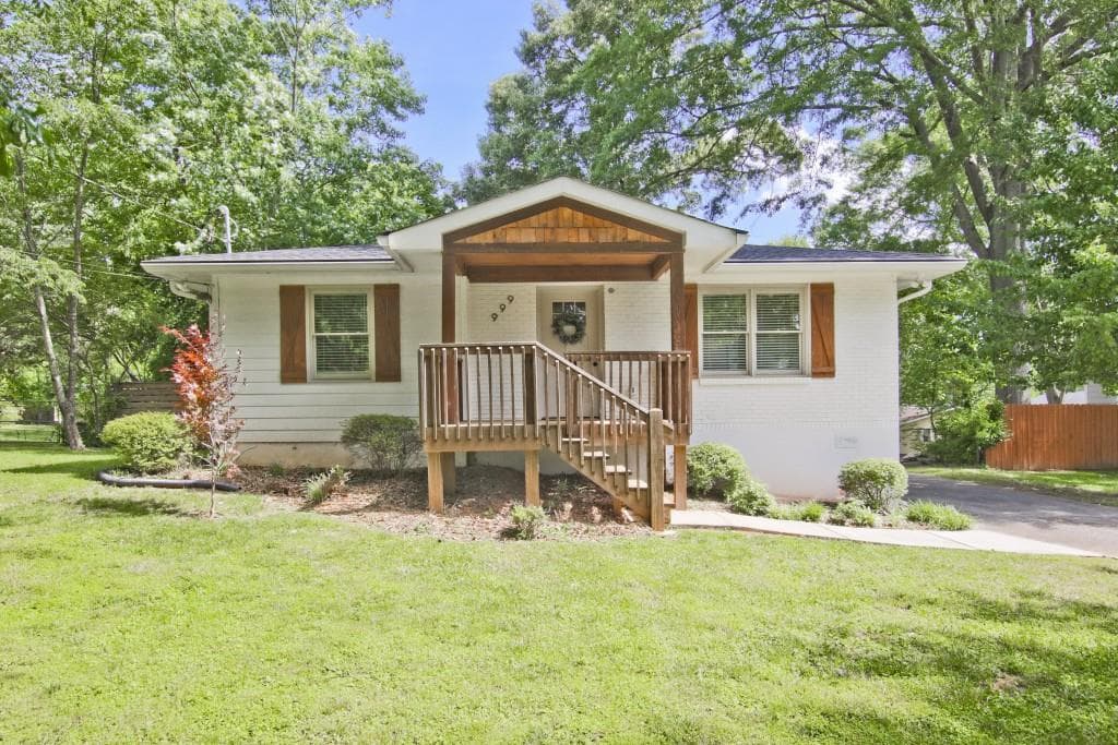 3 bedroom, 3 bathroom, 1,480 sq ft single family residence sold at 999 Pinedale Drive, Smyrna, GA 30080