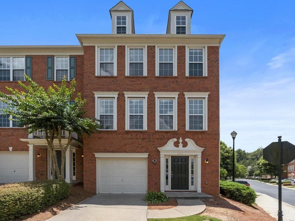 3 bedroom, 4 bathroom, 1,900 sq ft townhouse sold at 1005 Renaissance Trace, Roswell, GA 30075