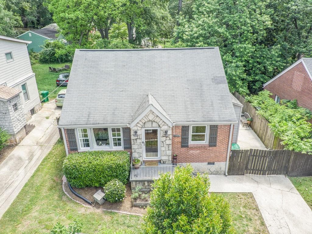 4 bedroom, 2 bathroom, 1,660 sq ft single family residence sold at 1896 Hooper Street, Decatur, GA 30032