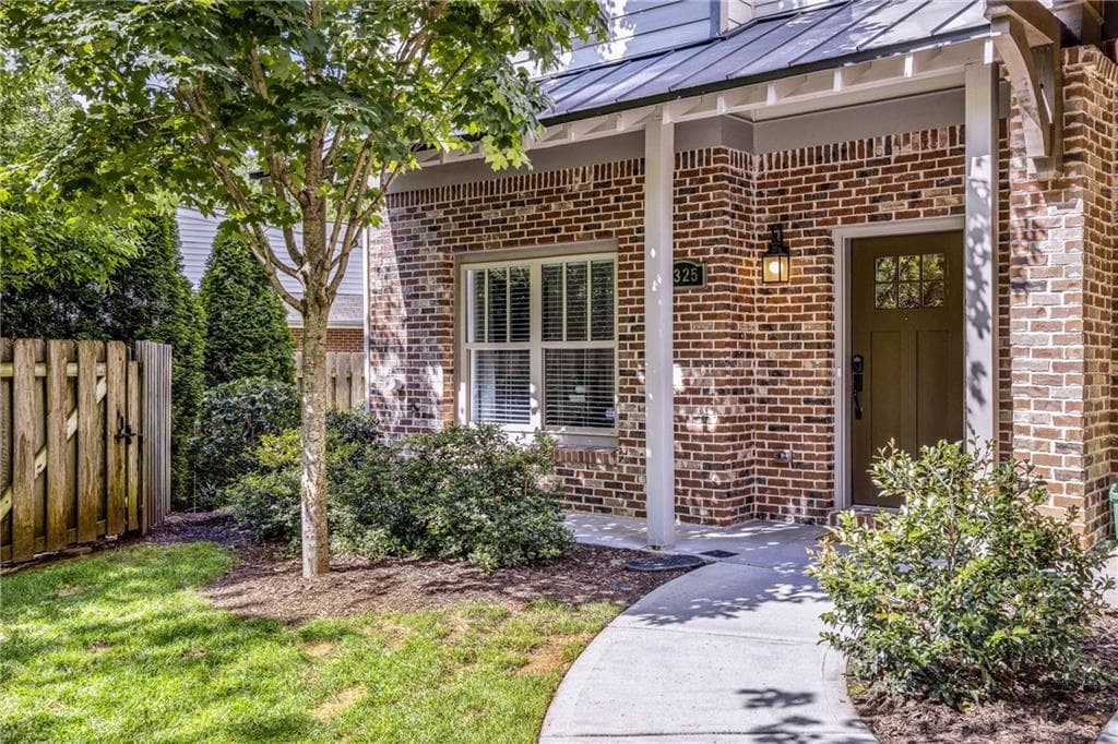 3 bedroom, 4 bathroom, 2,015 sq ft townhouse sold at 1325 Oakview Road, Decatur, GA 30030