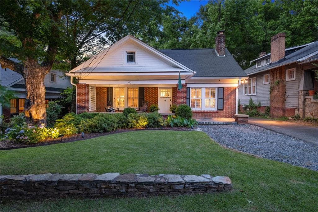 3 bedroom, 2 bathroom, 2,200 sq ft single family residence sold at 40 Peachtree Hills Avenue, Atlanta, GA 30305