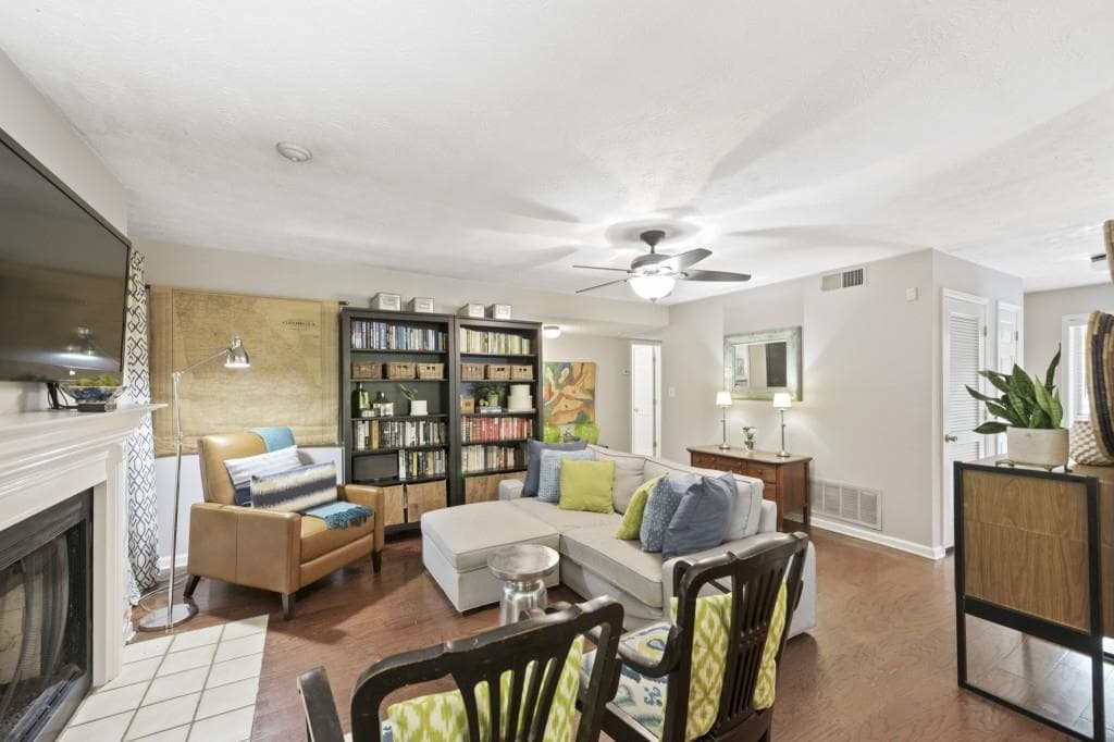 2 bedroom, 2 bathroom, 1,344 sq ft condominium sold at 1244 Weatherstone Drive, Atlanta, GA 30324