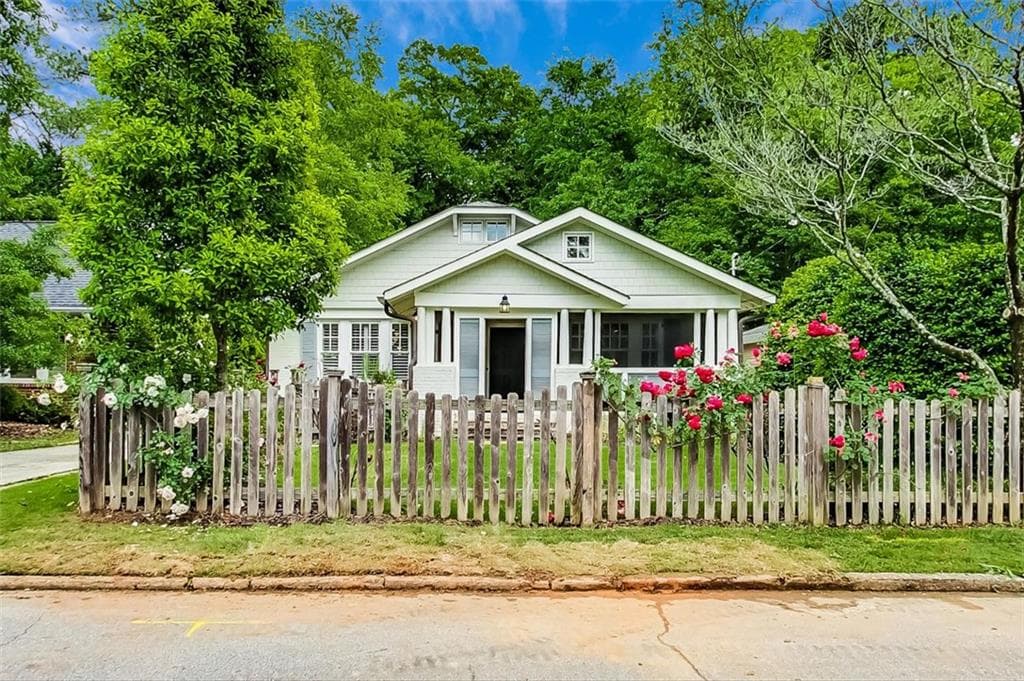3 bedroom, 3 bathroom, 2,993 sq ft single family residence sold at 2225 FAIRHAVEN Circle, Atlanta, GA 30305
