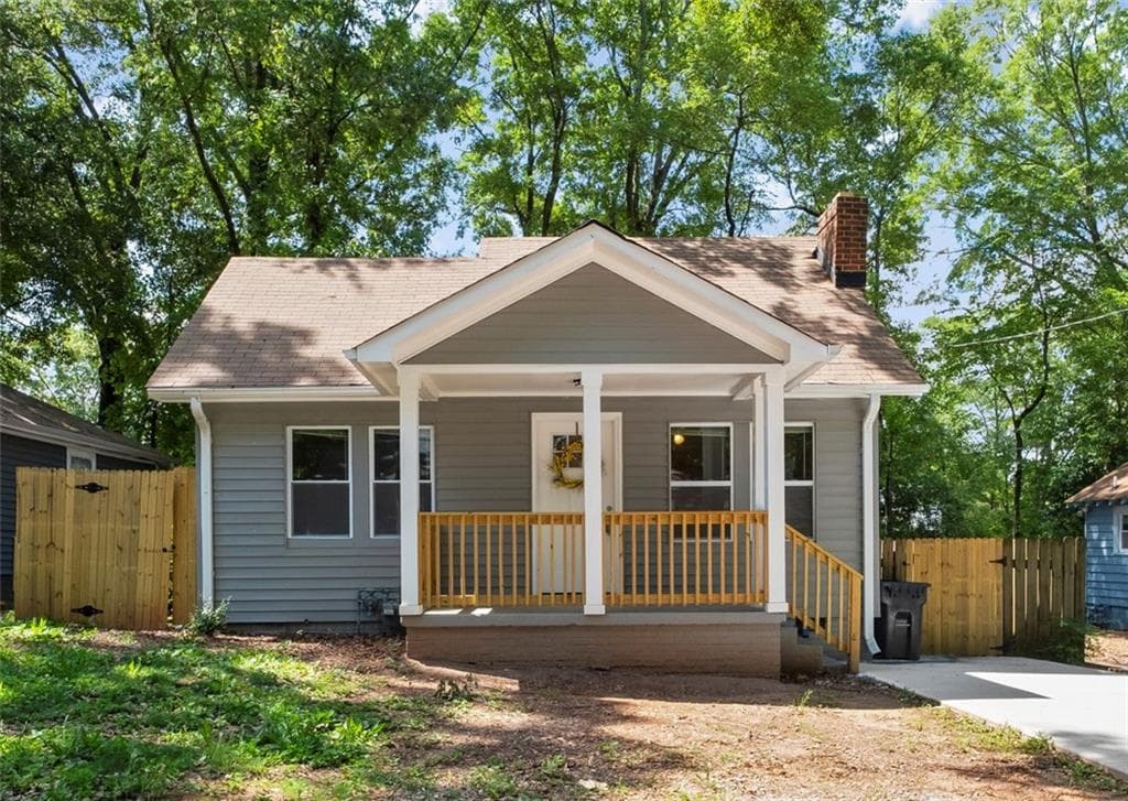 2 bedroom, 2 bathroom, 988 sq ft single family residence sold at 1328 MCCLELLAND Avenue, East Point, GA 30344