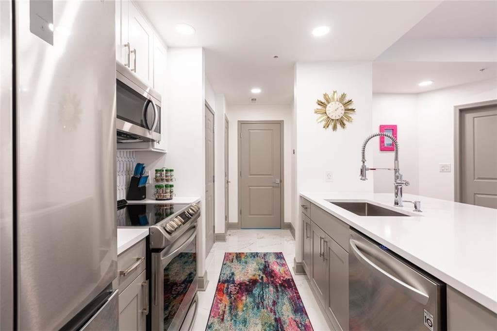 1 bedroom, 1 bathroom, 730 sq ft condominium sold at 1075 PEACHTREE Walk A106, Atlanta, GA 30309