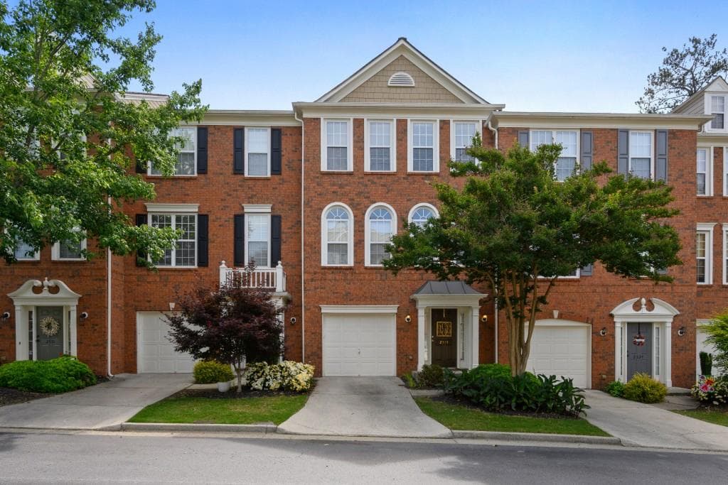4 bedroom, 4 bathroom, 1,875 sq ft townhouse sold at 2535 Bridlewood Lane, Atlanta, GA 30339