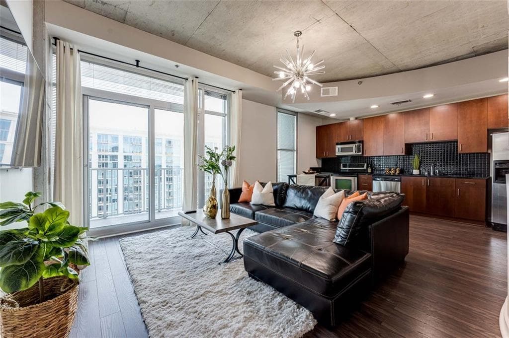 1 bedroom, 1 bathroom, 790 sq ft condominium sold at 250 PHARR Road 1904, Atlanta, GA 30305