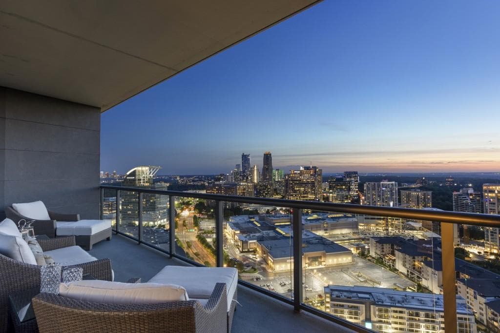 2 bedroom, 2 bathroom, 1,659 sq ft condominium sold at 3630 Peachtree Road 2405, Atlanta, GA 30326