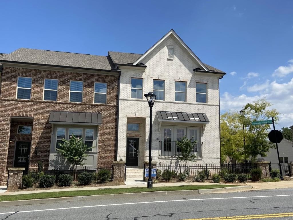 3 bedroom, 4 bathroom, 2,381 sq ft townhouse sold at 5207 Saxondale Lane, Atlanta, GA 30338