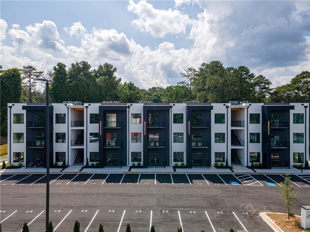 1 bedroom, 1 bathroom, 765 sq ft condominium sold at 1155 Custer Avenue 104, Atlanta, GA 30316
