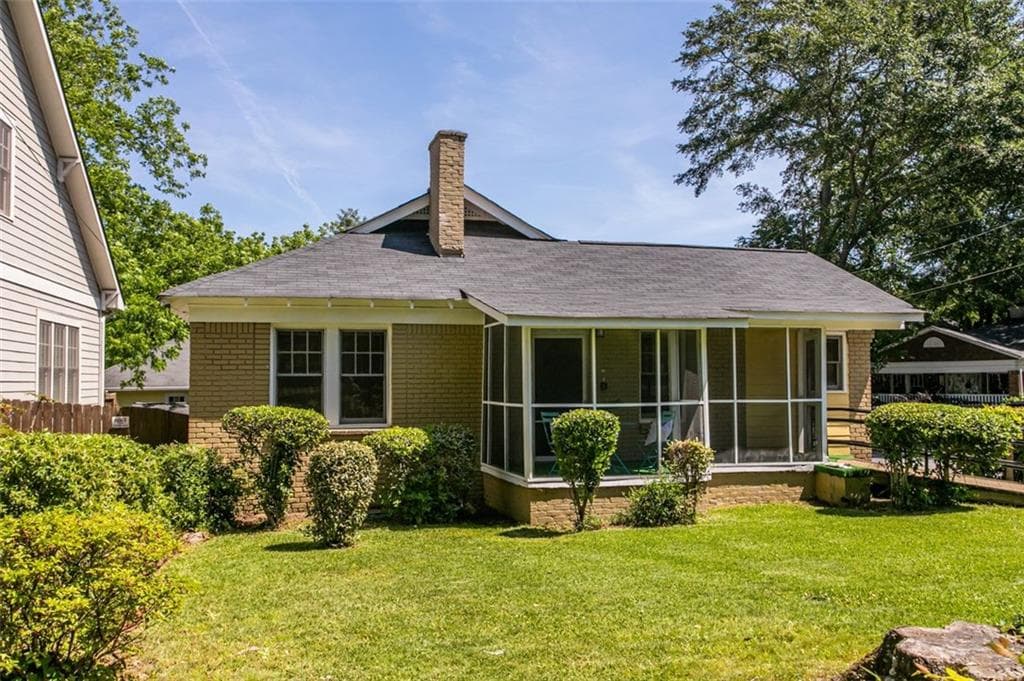 3 bedroom, 1 bathroom, 1,200 sq ft single family residence sold at 1425 OAKVIEW Road, Decatur, GA 30030