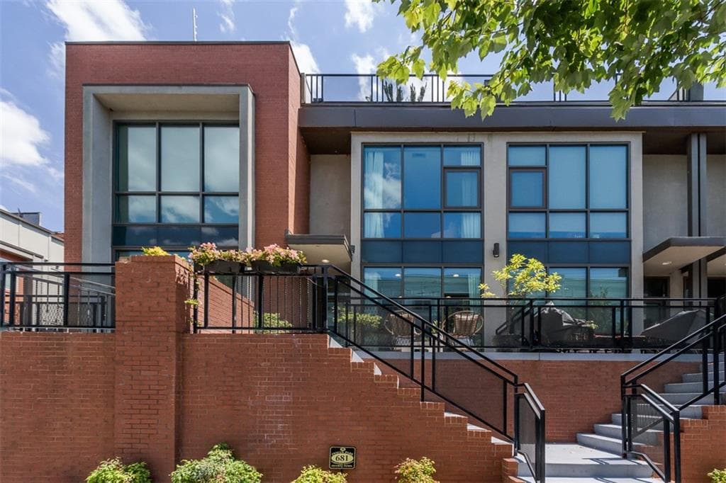 3 bedroom, 3 bathroom, 2,458 sq ft townhouse sold at 681 Edgewood Avenue, Atlanta, GA 30307