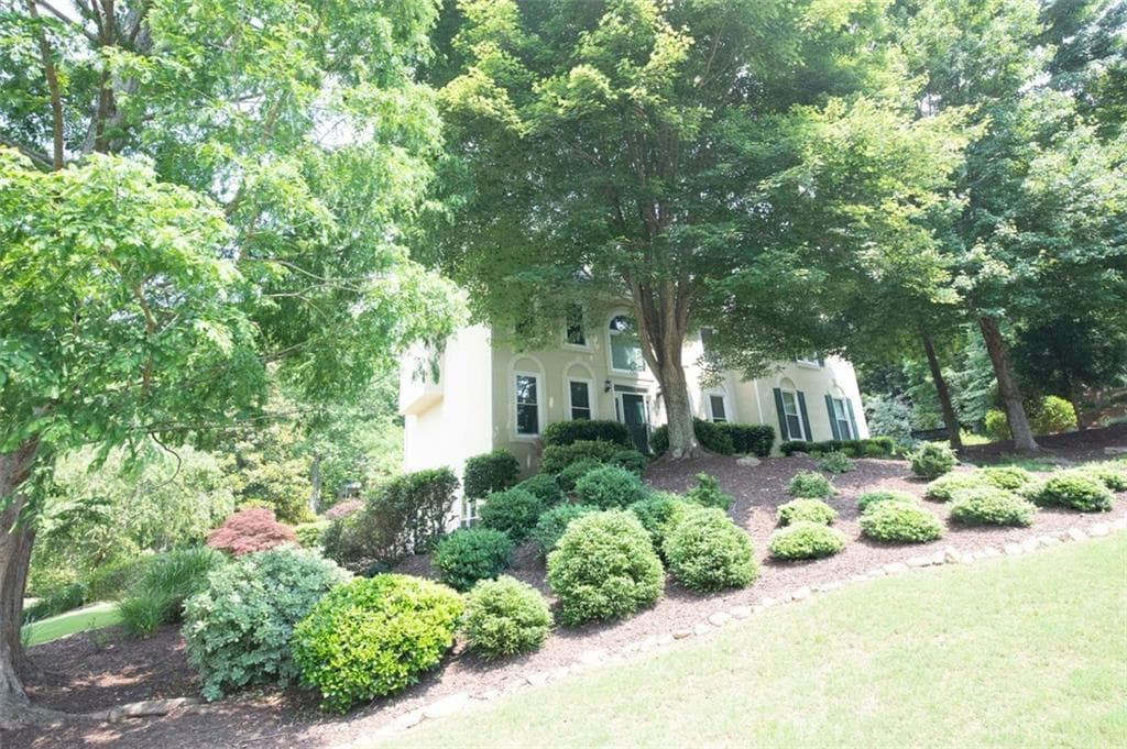 6 bedroom, 4 bathroom, 4,320 sq ft single family residence sold at 1745 SETTINDOWN Drive, Roswell, GA 30075