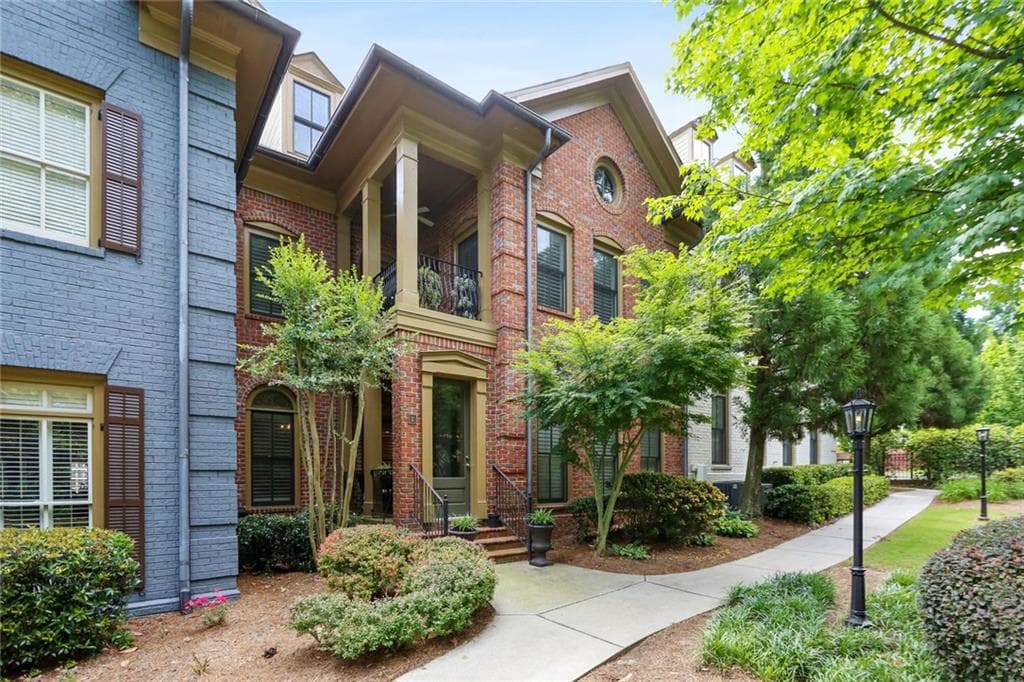 3 bedroom, 4 bathroom, 3,049 sq ft townhouse sold at 3127 Lenox Road 2, Atlanta, GA 30324
