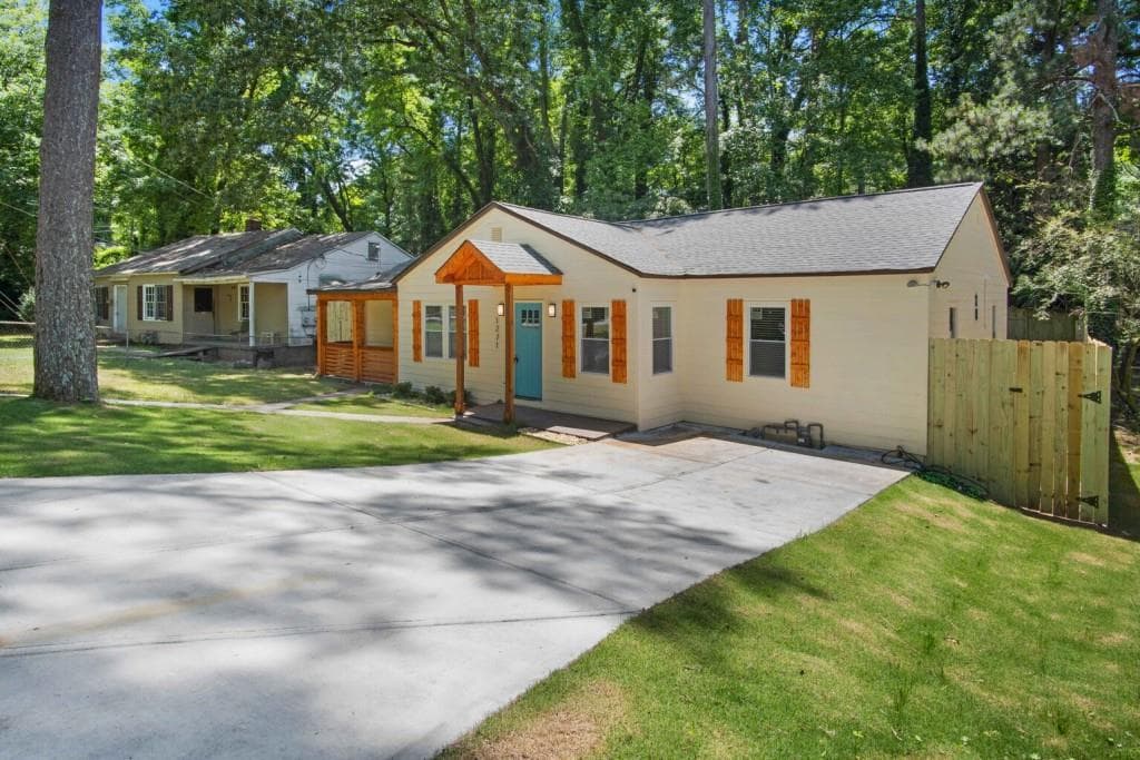 4 bedroom, 2 bathroom, 1,662 sq ft single family residence sold at 1271 Byewood Lane, Atlanta, GA 30310
