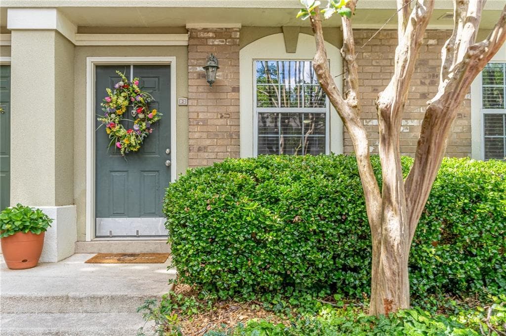 3 bedroom, 3 bathroom, 1,434 sq ft townhouse sold at 6900 Roswell Road I2, Atlanta, GA 30328