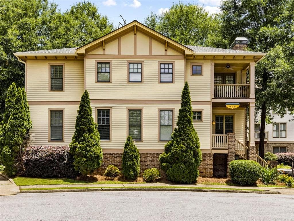 2 bedroom, 3 bathroom, 2,205 sq ft single family residence sold at 950 GRANT COVE Place, Atlanta, GA 30315