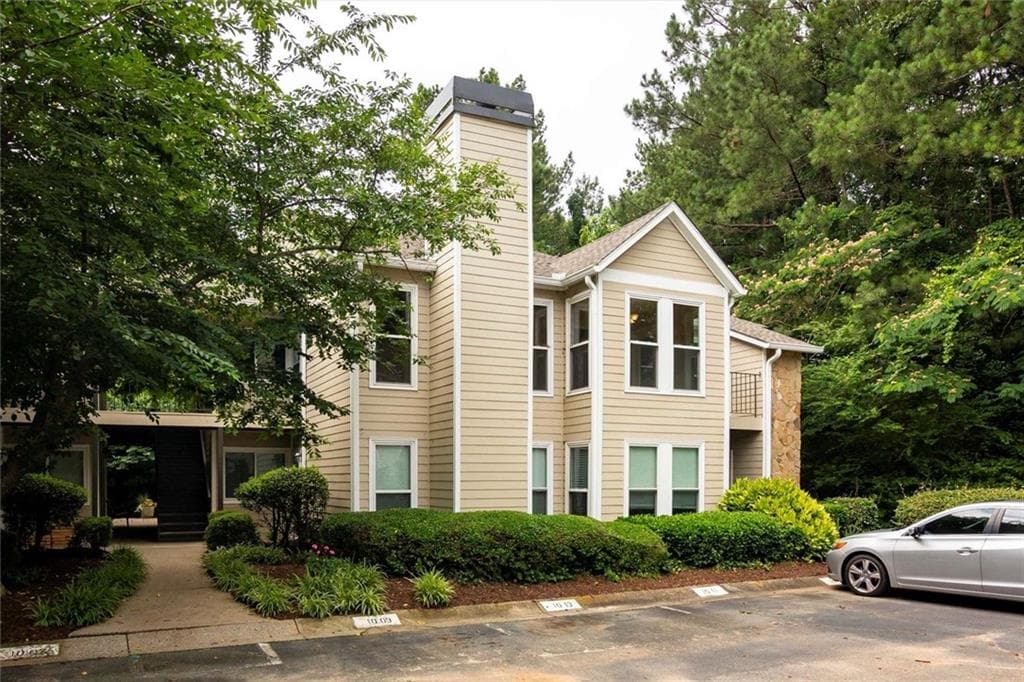 2 bedroom, 2 bathroom, 1,110 sq ft condominium sold at 1011 Lake Pointe Circle, Roswell, GA 30075