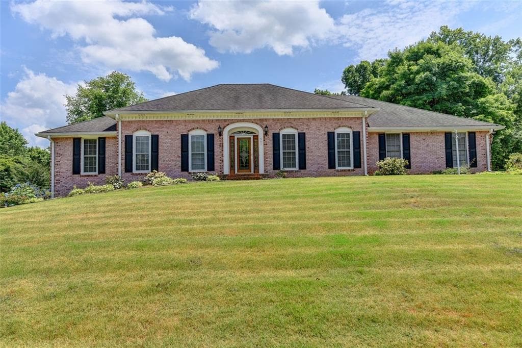 3 bedroom, 4 bathroom, 2,629 sq ft single family residence sold at 360 SADDLE CREEK Drive, Roswell, GA 30076