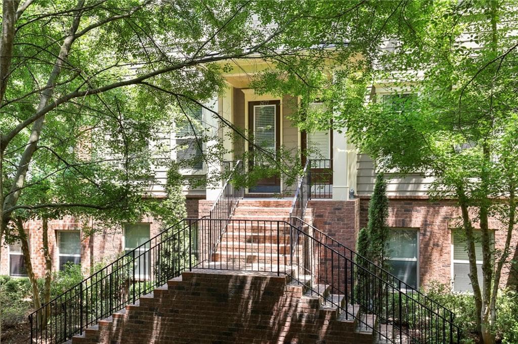 3 bedroom, 4 bathroom, 2,200 sq ft townhouse sold at 2677 Almshouse Lane, Atlanta, GA 30329