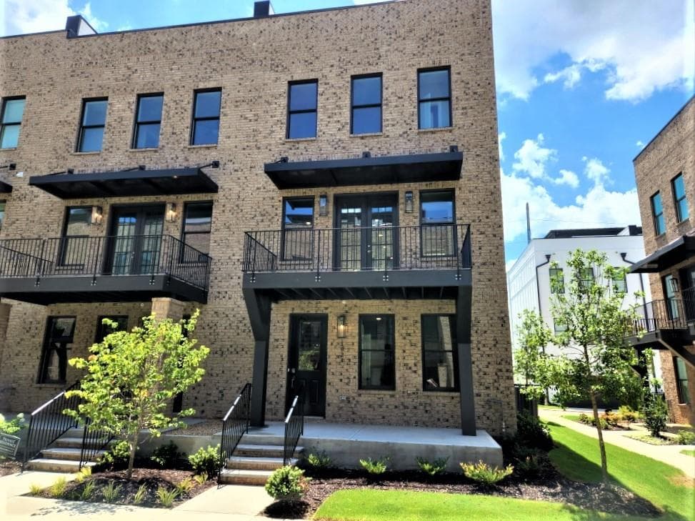 3 bedroom, 4 bathroom, 2,294 sq ft townhouse sold at 1024 Robert Smalls Way, Atlanta, GA 30318