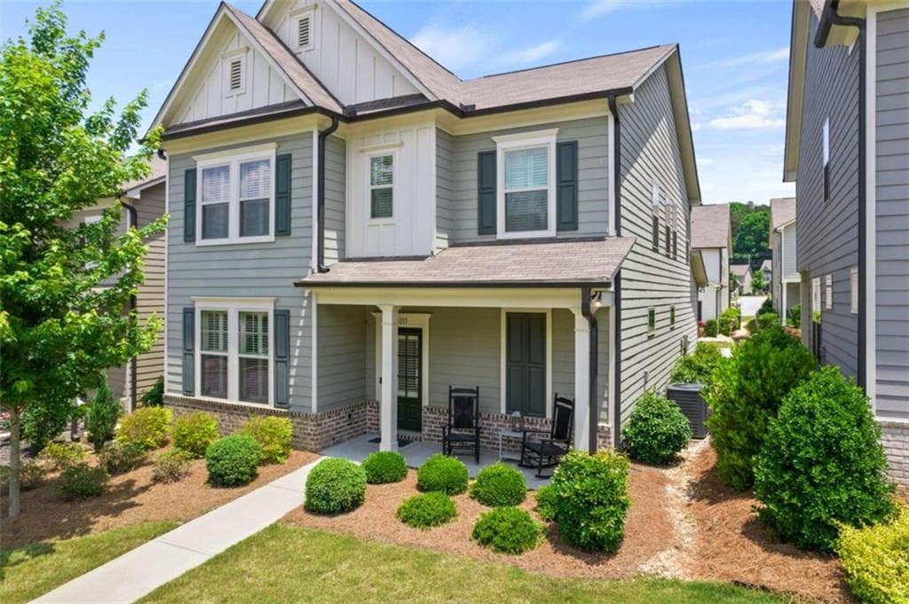 3 bedroom, 3 bathroom, 2,246 sq ft single family residence sold at 6115 Stella Light Drive, Flowery Branch, GA 30542