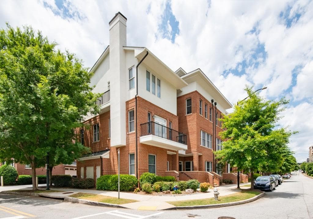 4 bedroom, 4 bathroom, 2,540 sq ft condominium sold at 745 Fountainhead Lane 121, Atlanta, GA 30324