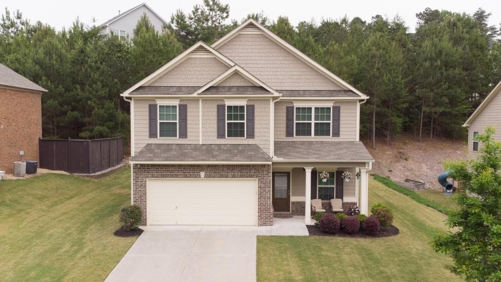 4 bedroom, 3 bathroom, 2,600 sq ft single family residence sold at 5910 Crescent Landing Drive, Cumming, GA 30028