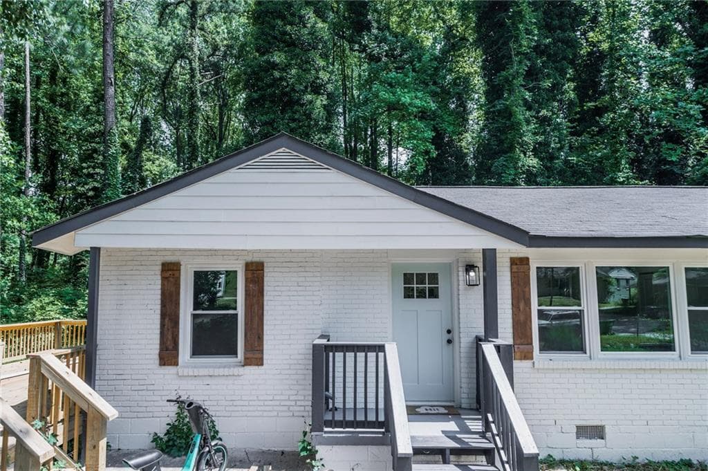 3 bedroom, 2 bathroom, 1,530 sq ft single family residence sold at 473 park valley Drive, Atlanta, GA 30318