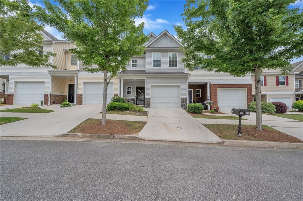 3 bedroom, 3 bathroom, 1,692 sq ft townhouse sold at 4685 Beacon Ridge Lane, Flowery Branch, GA 30542