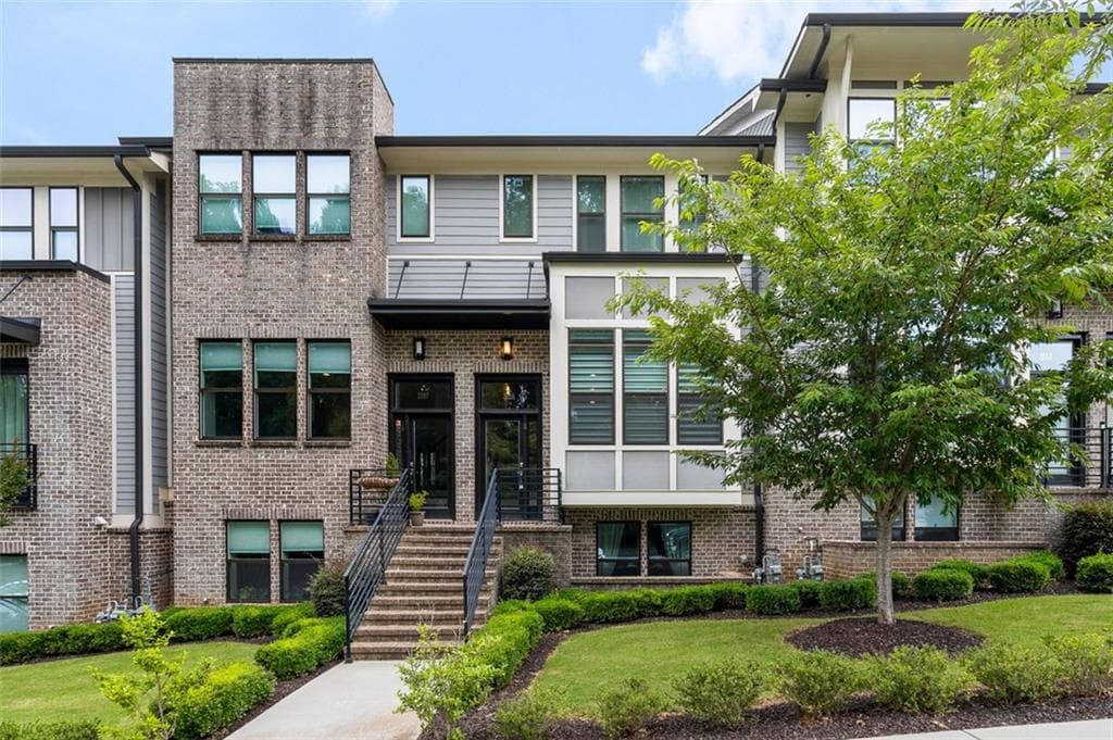 3 bedroom, 4 bathroom, 2,400 sq ft townhouse sold at 3555 Blair Circle 8, Brookhaven, GA 30319