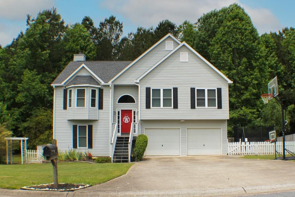 4 bedroom, 3 bathroom, 2,325 sq ft single family residence sold at 1520 Jade Cove Drive, Powder Springs, GA 30127